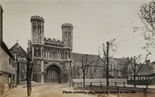 肯特大学学子“重建”圣奥古斯丁修道院