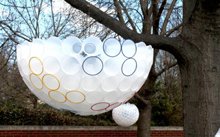 普林斯顿大学学生用废弃水杯做出惊艳之作