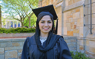 女孩不远万里来求学 成耶鲁首位阿富汗毕业生