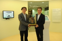 香港浸会大学中医药学院喜获「龙的文化慈善基金」捐赠古文物