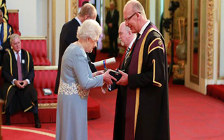 拉夫堡大学校长获女王周年奖