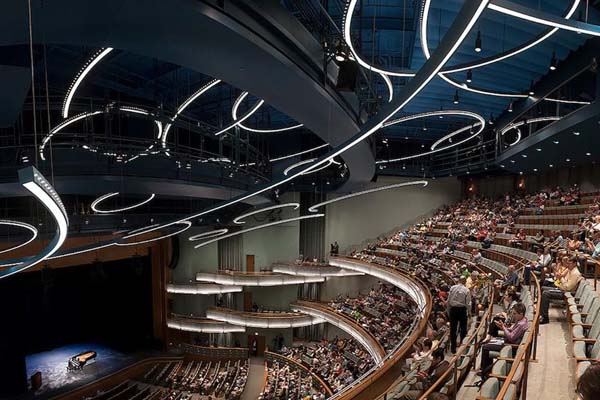 高中毕业两年后实现留美梦想