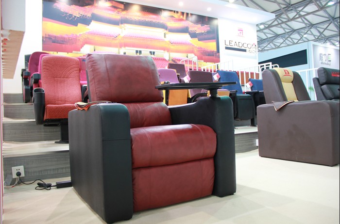 丽江椅业参加第二十届中国国际家具展览会