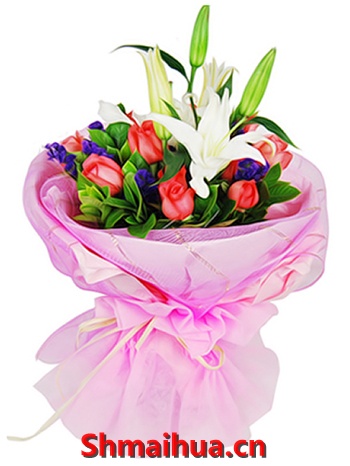 ���յİ���-9֦��õ�塢2֦��ɫ��ͷ��ˮ�ٺϣ���Ҷ�������Ҽ��,��ɫ����ֽԲ�ΰ�װ����Χһ����ɫɴ����˿��������